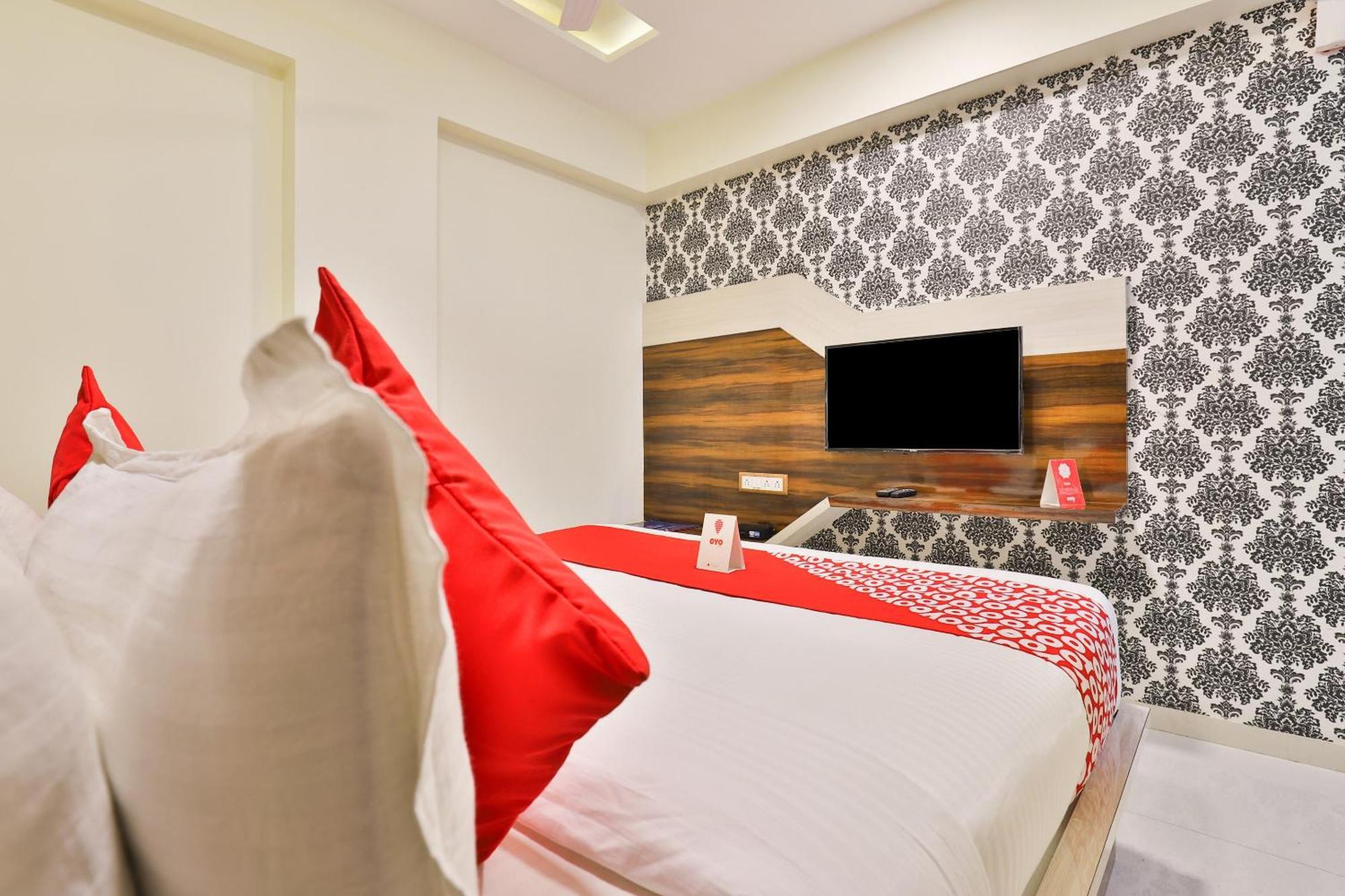 Hotel O Red Apple Ahmedabad Exterior photo